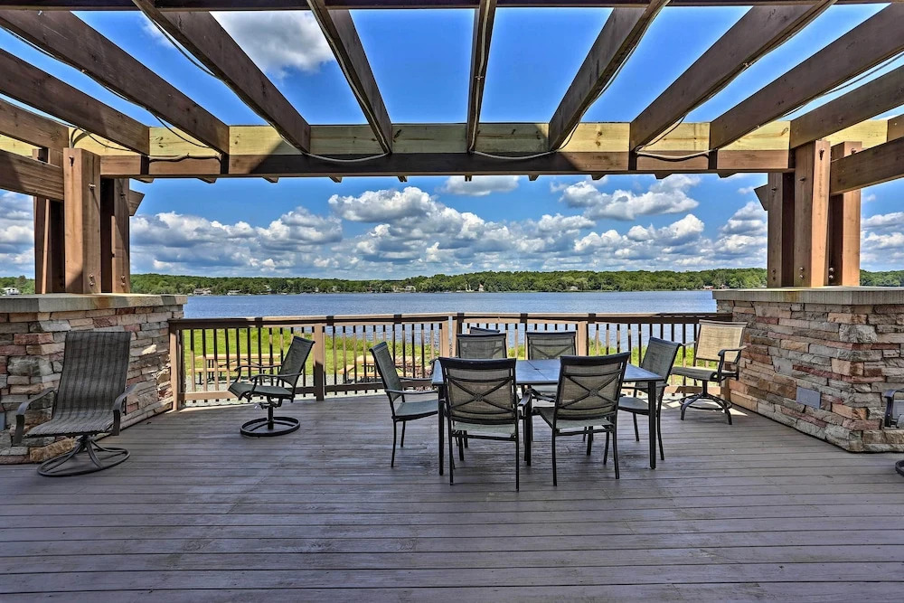 Deck & Fire Pit: Pocono Lake Home Near Skiing!