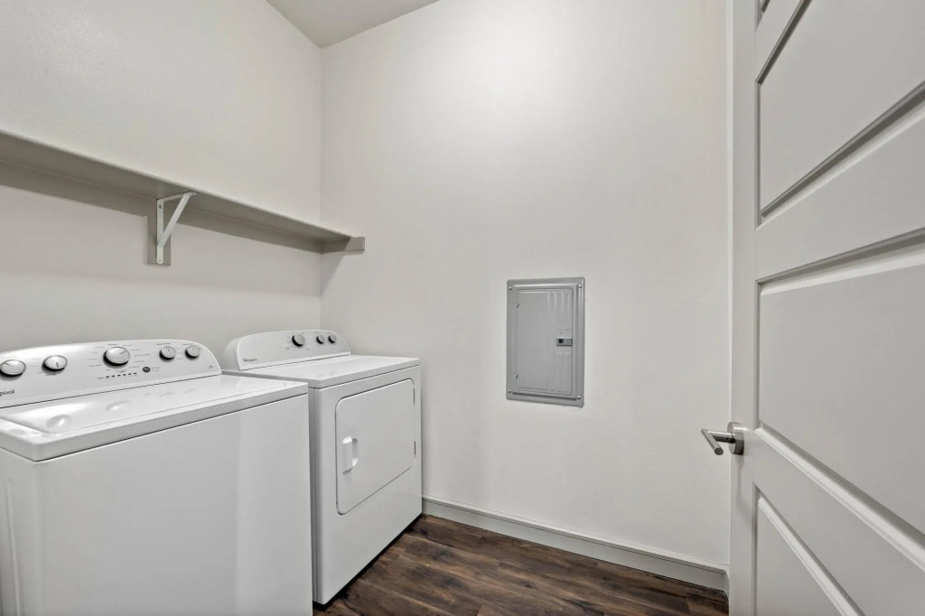 Spacious Private and Elegant Downtown Location