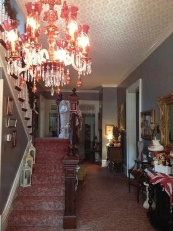 Victorian House Bed & Breakfast