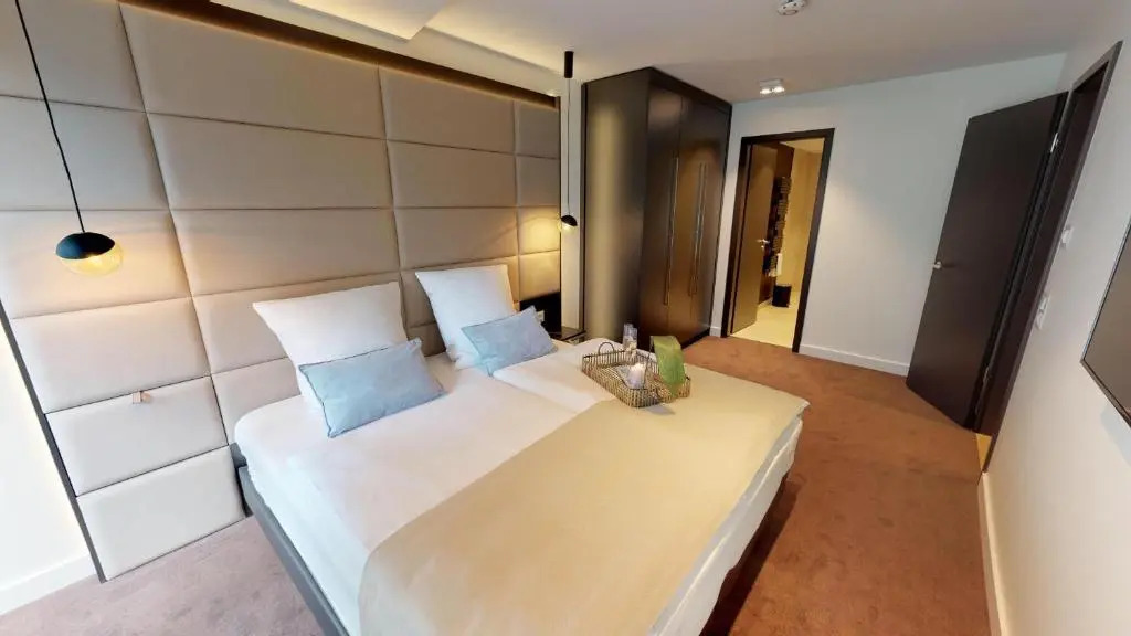 White Pearl Apartment 2.05