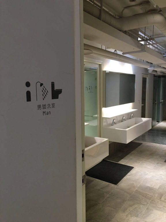 Pillow Hostel