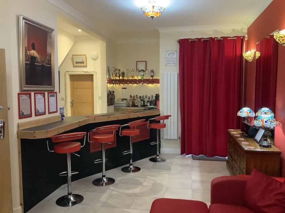 Scarlets Hotel & Jocks Bar
