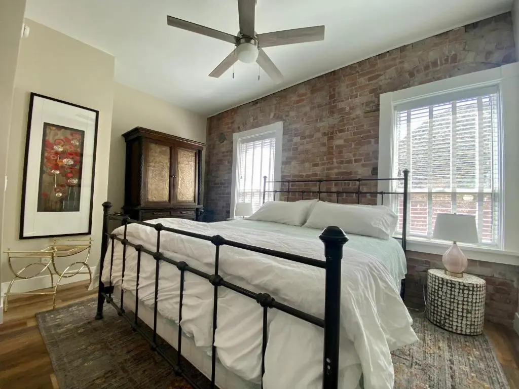 Bisbee Brownstone Suites