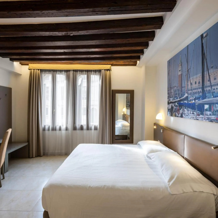 Leone Hotel