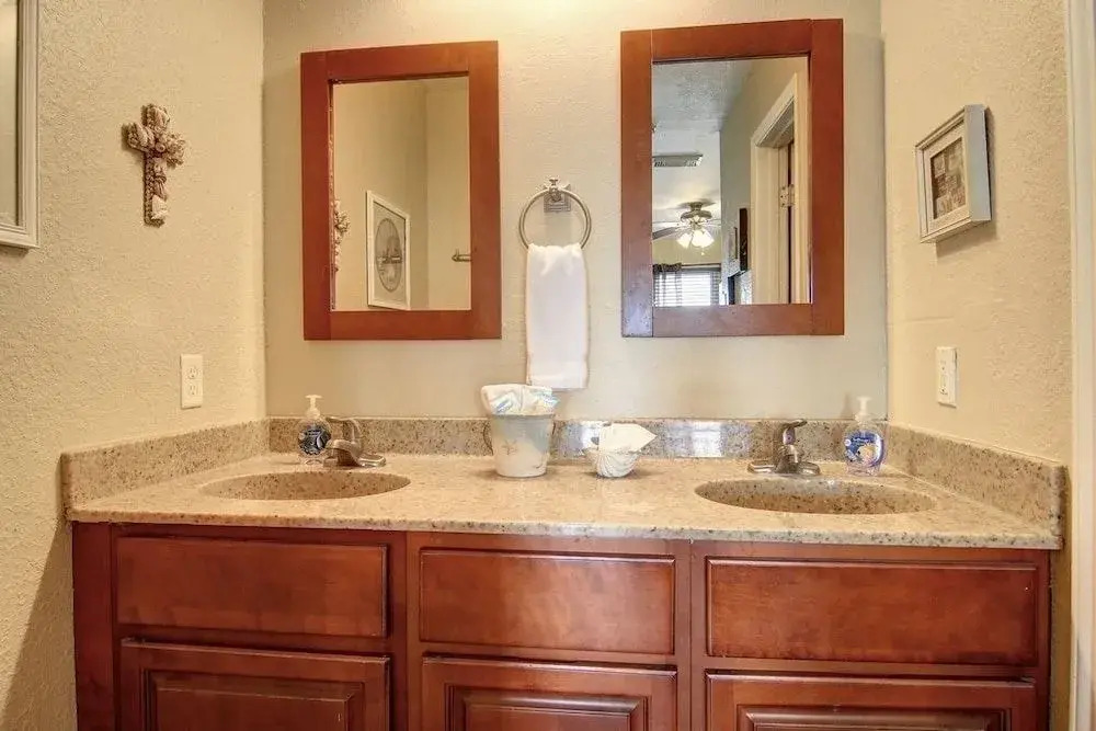 Beach Bumb Headquarters - 2 Br condo
