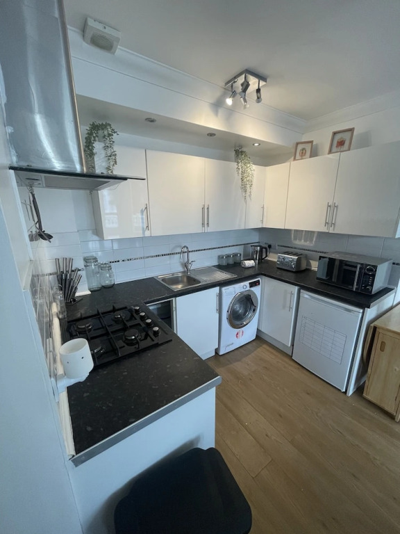 Newcourt Heights Sleeps 4 With Balcony
