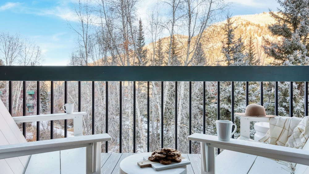 Pandora by Avantstay Modern Mountain Escape in Great Location @ Entrance of Bear Creek Trail