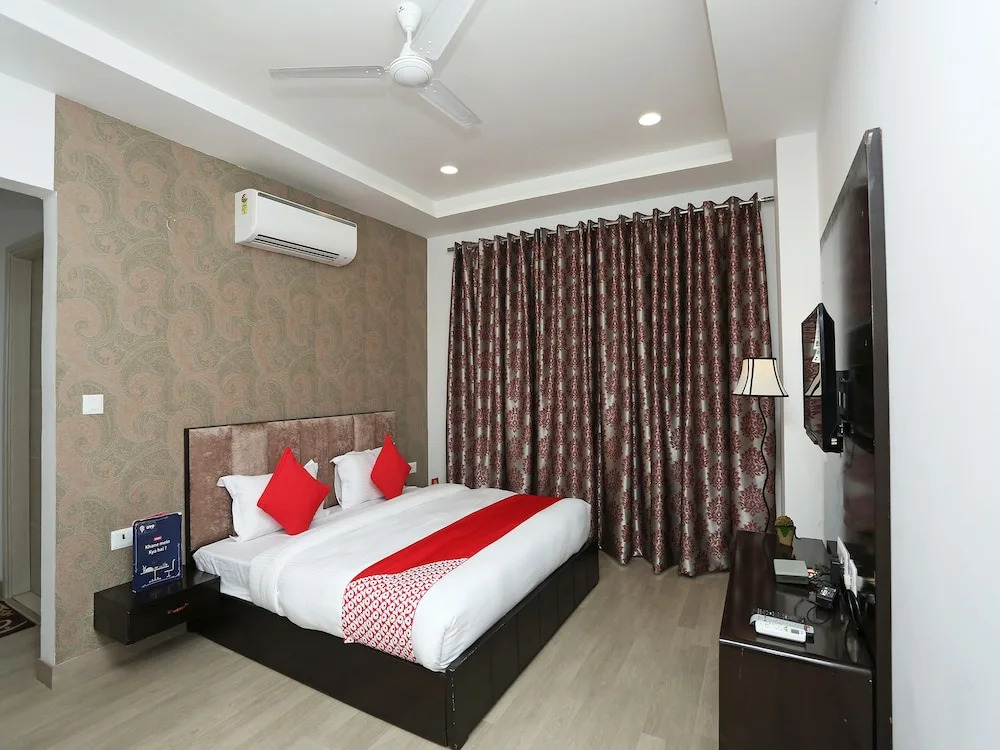 Oyo 28158 Avalon Taj View