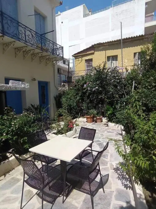 The -300 -a centrally located heritage home