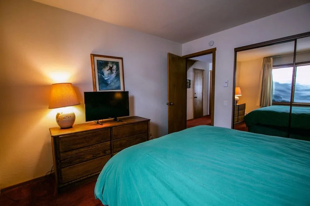 Snowcreek II #308 3 Bedrooms 2 Bathrooms Condo