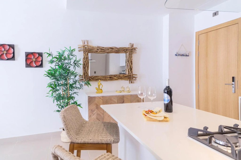 Gorgeous Ground Floor Apartment With Shared Pool A1