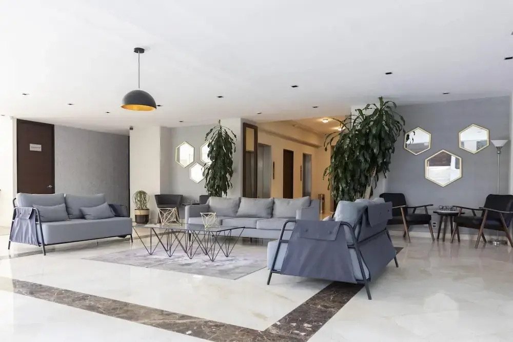 Sunny and Spacious PH Near Santafe Shopping Mall