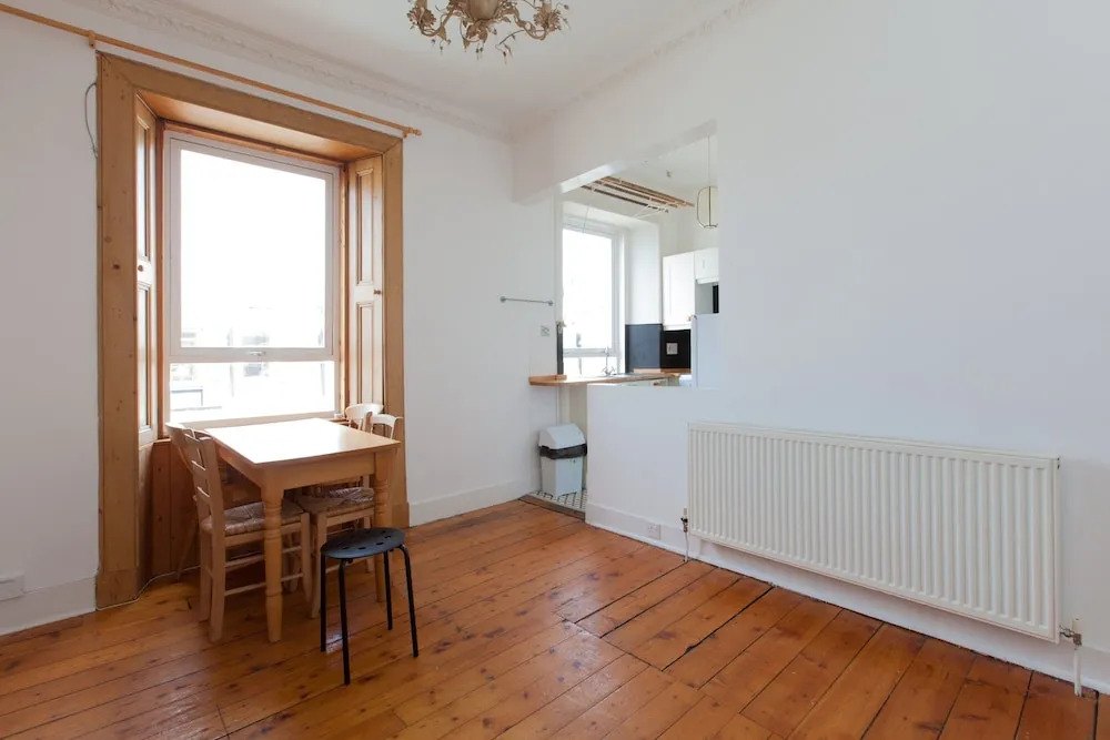 3 Bedroom Flat Near Leith