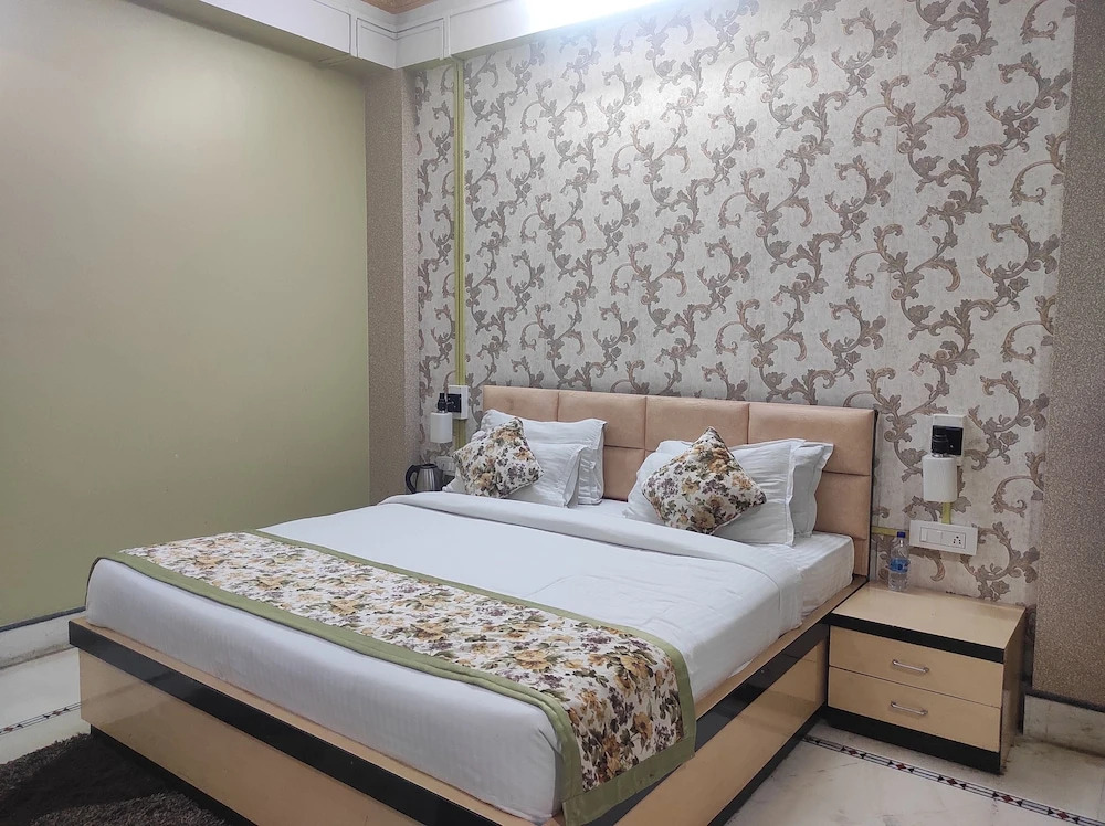 Hotel Rising Sun