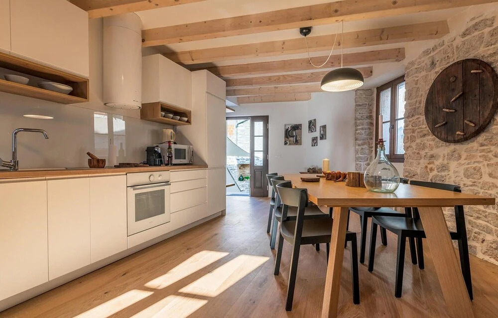Luxurious Home In Bale With Wifi