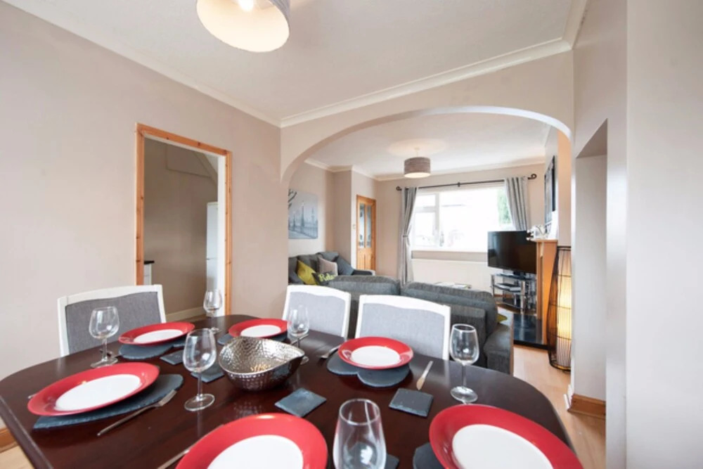 Holiday Home - Sleeps 7