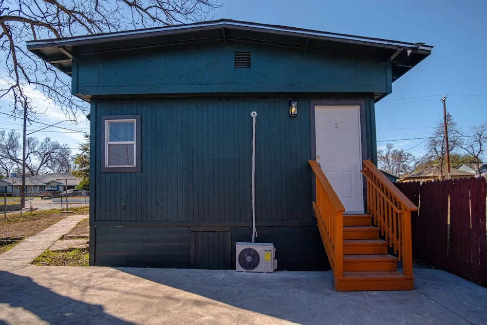 Stroll to the Dome Sleek 1BR Near Downtown