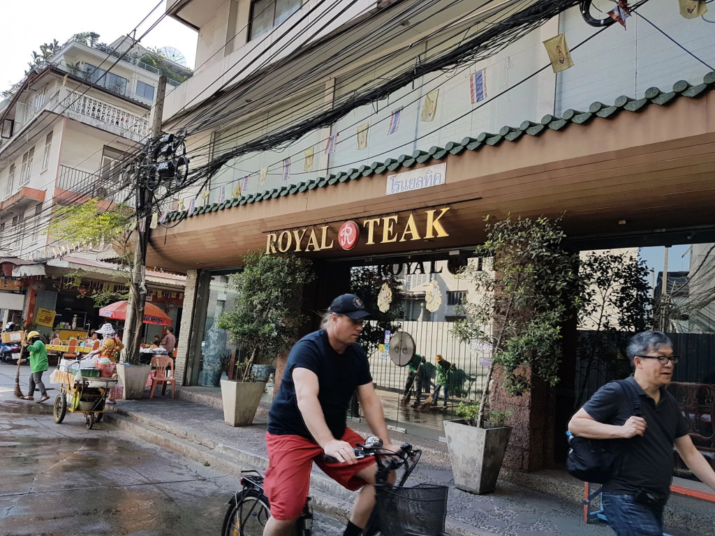 14 Place Sukhumvit Suites