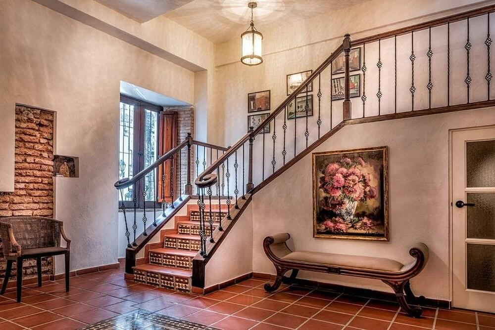 Colonial 154 H Boutique