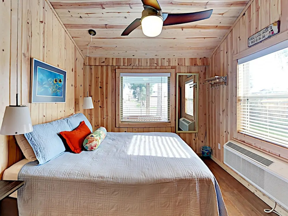 Salt Pines Cottage on 9th Street 3 Bedrooms 2 Bathrooms Home