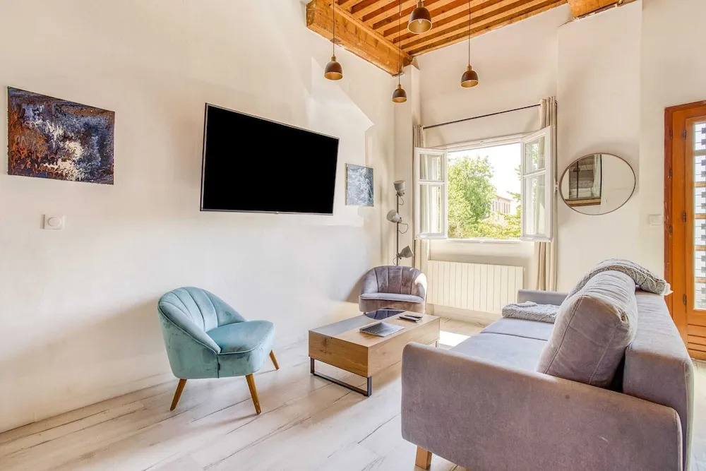 NEW - Modern 2BR Loft-style Apt - Croix-paquet