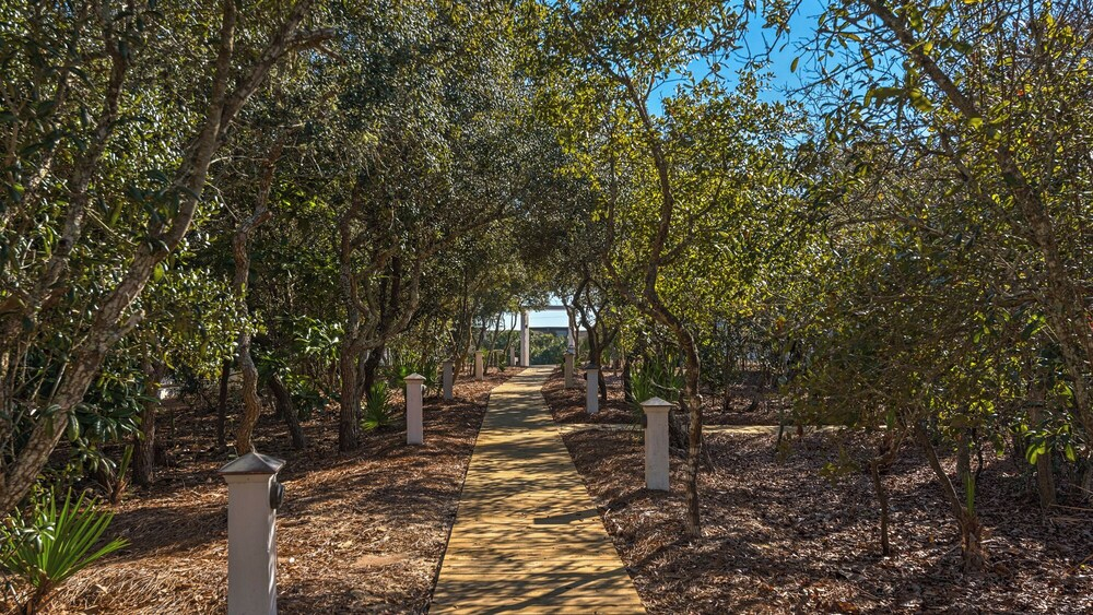 Seacrest 3BR Cottage at Camp Creek Pool, Hot tub & Beach Nearby!