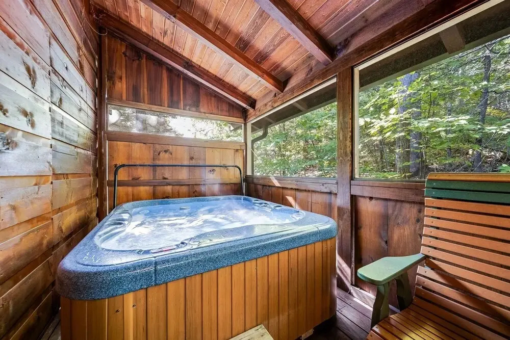 Er299 - Possum Hollow 4 Bedroom Cabin by RedAwning
