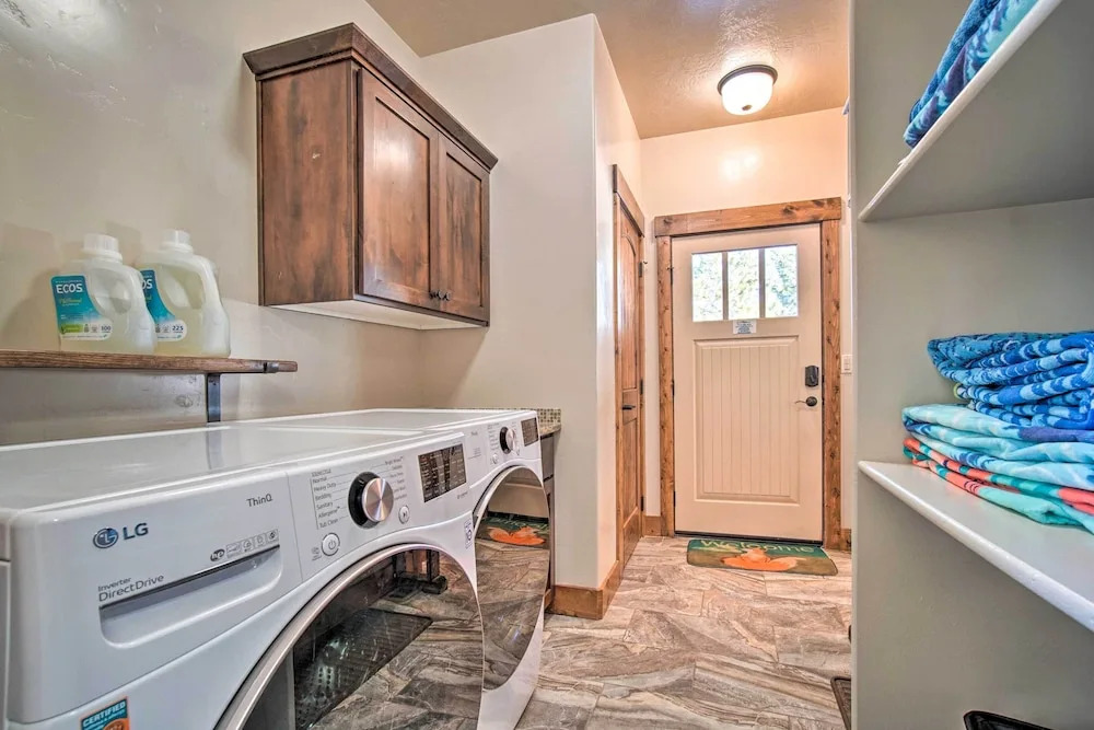 McCall Home + Hot Tub ~ 2 Mi to Payette Lake