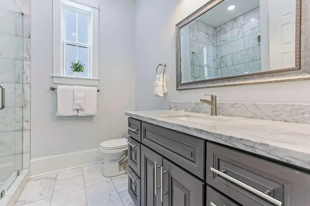 Stunning 4 BR Condo + Pool - Near St. Charles