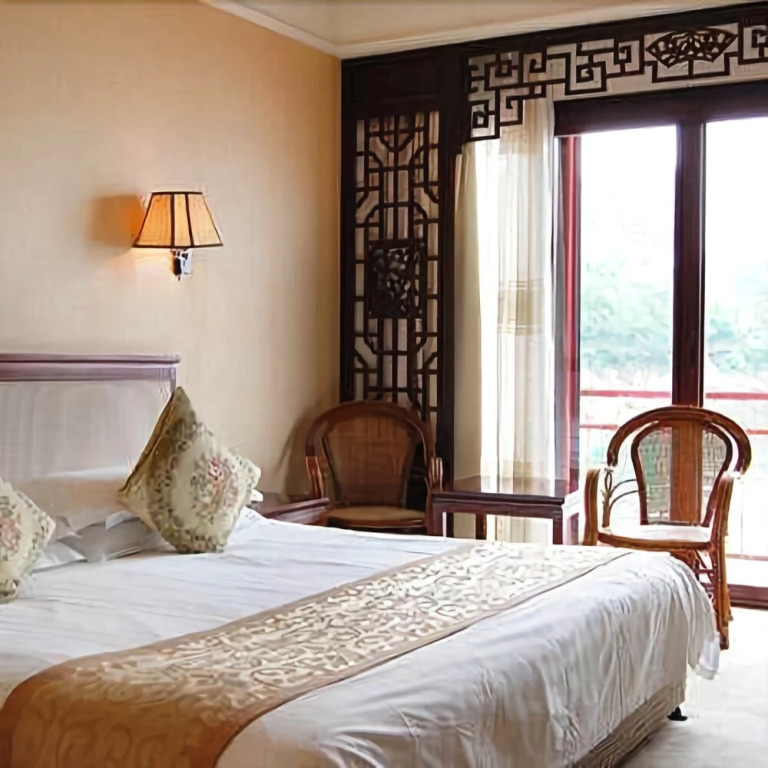 Lakeview Houseboat Hotel & Resort