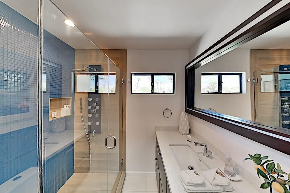 Mid-century Modern Home 3 Bedrooms 2 Bathrooms Home