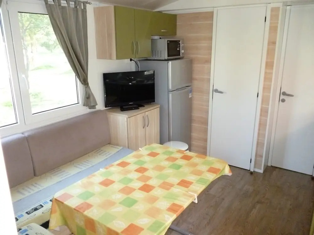 Mobile Home Pisak-directly on the Pebble Beach
