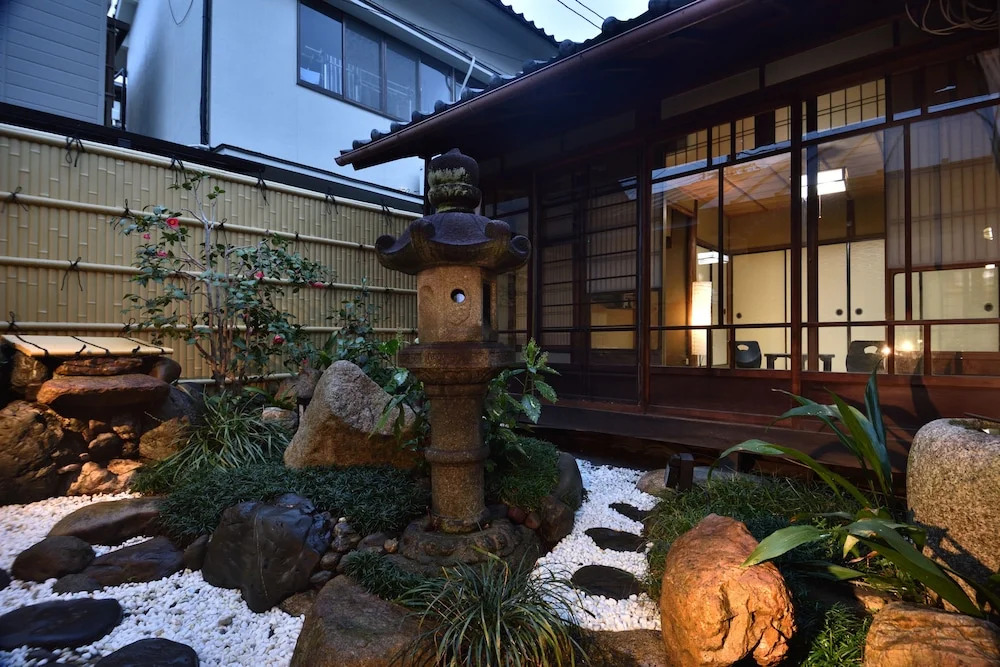 Rakusuian
