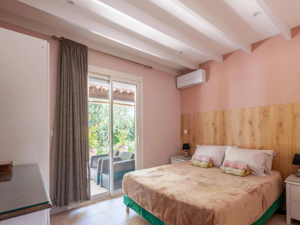 Villa Jenuska, Attractive holiday home in Callian with private pool