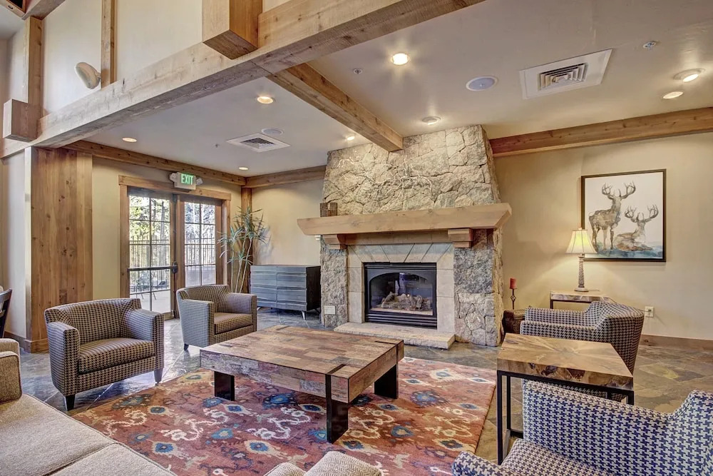 Ski-in 1br  Steps To Gondola + Main St, Sleeps 4 1 Bedroom Condo by RedAwning