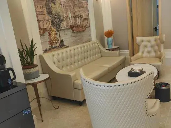Vienna Hotel (Panzhou Donghu Park)