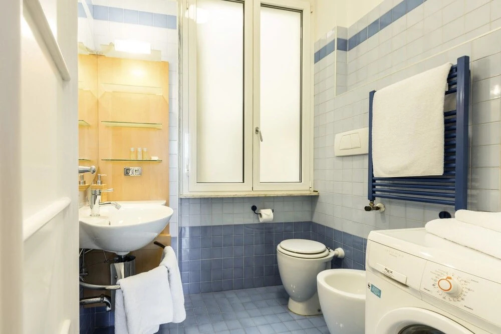 Quiet and Bright 2 Beds in a Great Area