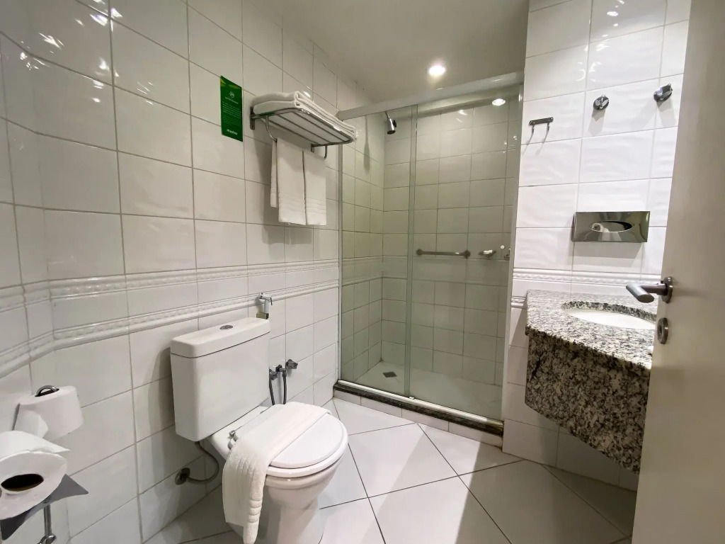 Master Porto Alegre Hotel - Av Carlos Gomes, Próximo ao Consulado Americano