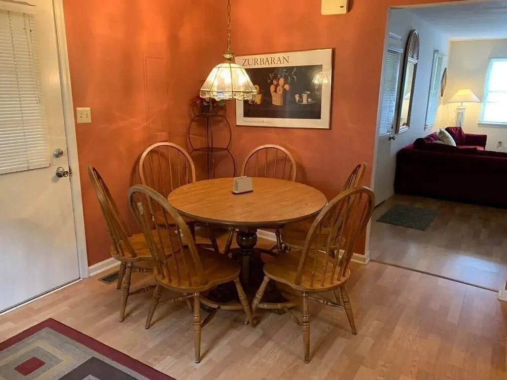King Charles Avenue 404 #6