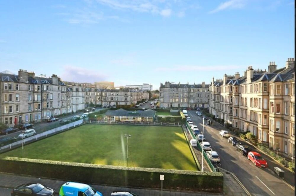 A Stunning Grand Apt near the Royal Botanic Garden