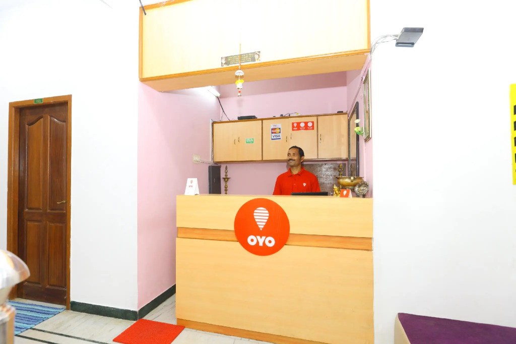 OYO 10018 Hotel AKS Shelter