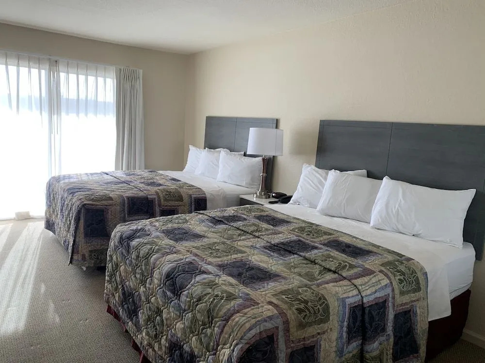 Apple Valley Hotel & Lodge