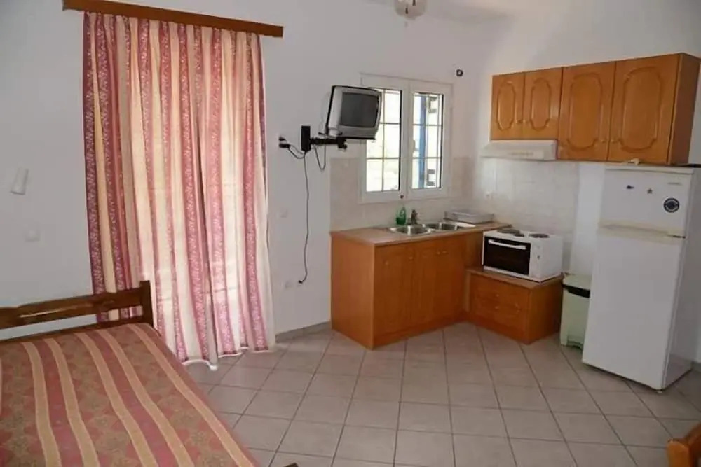 Matina Apartments Tyros