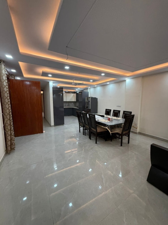 Stella Homestay Near Yashobhoomi with Rooftop