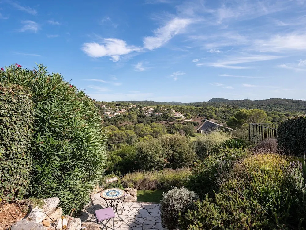 Modern Holiday Home in Saint-raphaël With Private Pool