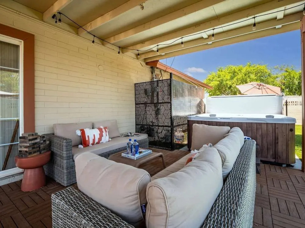 5BR Sleeps 10 Hot Tub Fire Pit Games & Walk to ASU