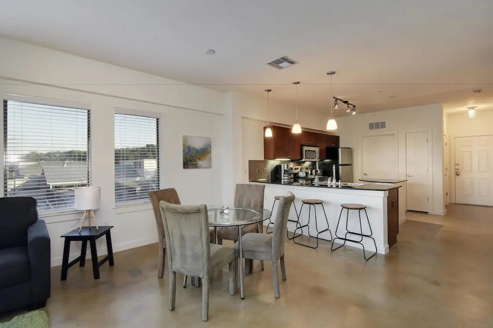 StayLo Luxury 2 Bedroom Apartment