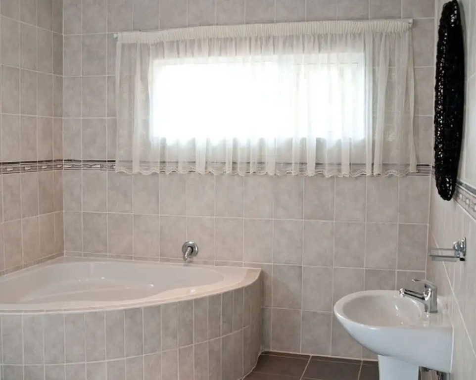 Rostalyn Guesthouse