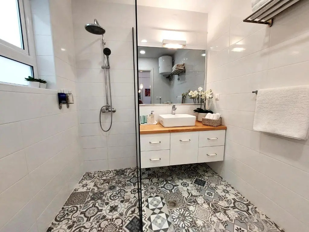 AAY- Best Corfu Town & Sea Apart 2bedroom Renovated + lift / Comfy&Design+WiFi