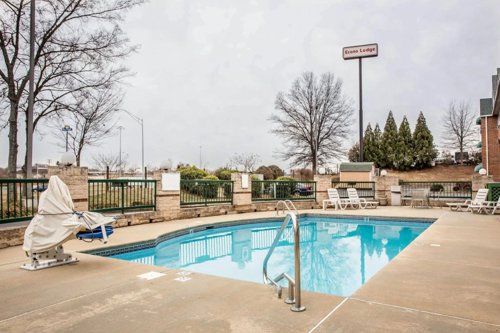 Red Roof Inn & Suites Cornelius - Lake Norman